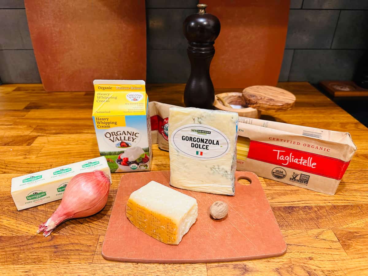 Ingredients for gorgonzola dolce with tagliatelle.