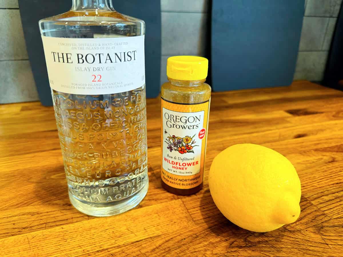 Ingredients for bee's knees cocktail.