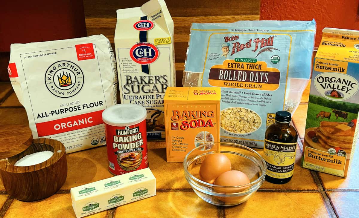 Ingredients for oatmeal pancakes.